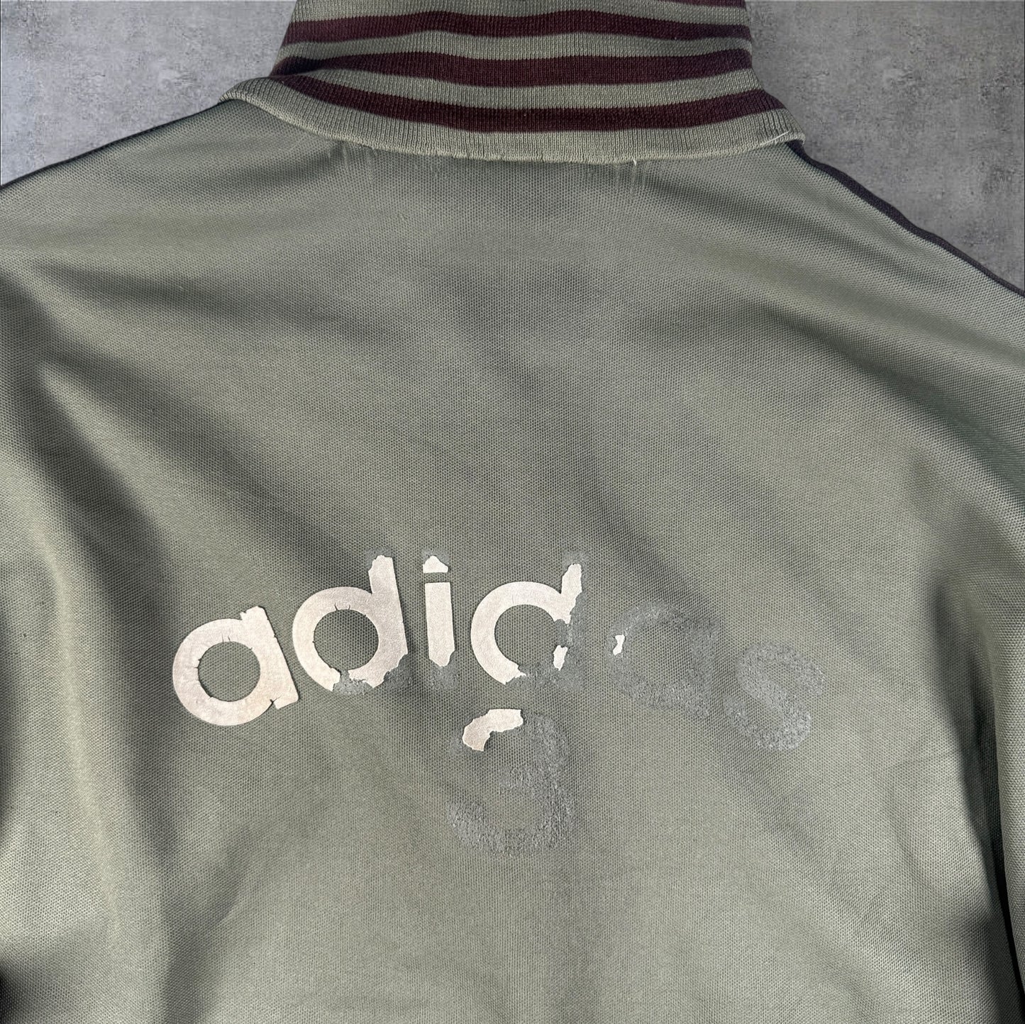 adidas トラックジャケット カーキ O ad-u-2505-010