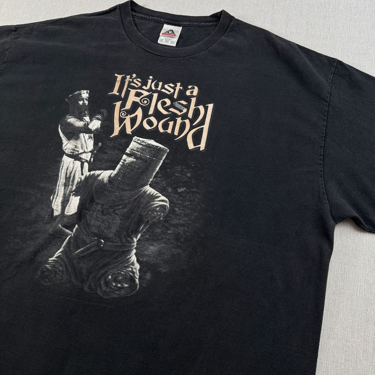 モンティ パイソン アンド ホーリー グレイル Tシャツ 映画 ムービー Its just a flesh 黒 2XL m-u-2505-015