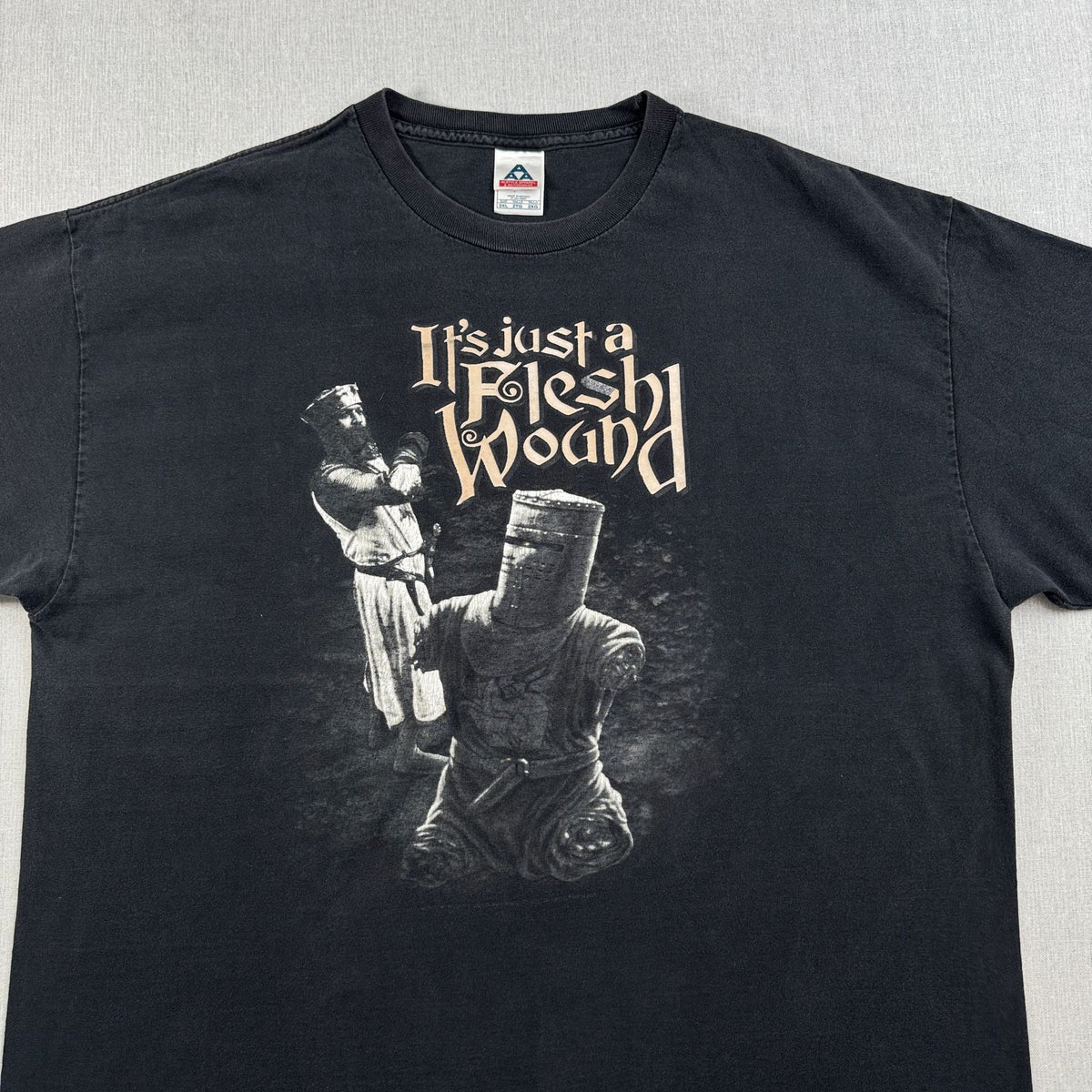 モンティ パイソン アンド ホーリー グレイル Tシャツ 映画 ムービー Its just a flesh 黒 2XL m-u-2505-015