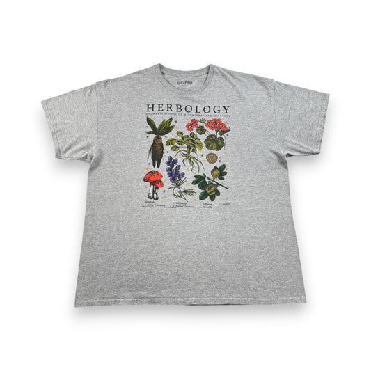 00s 映画 ハリーポッター 薬草学 HERBOLOGY Tシャツ ホグワーツ グレー マンドレイク Harry Potter m-u-2505-021