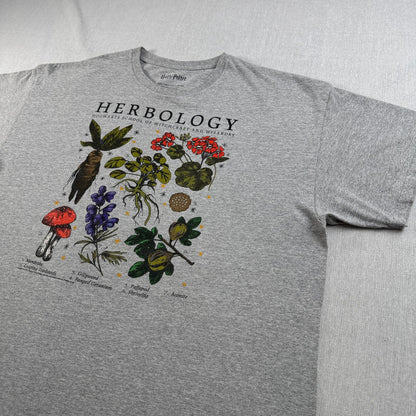 00s 映画 ハリーポッター 薬草学 HERBOLOGY Tシャツ ホグワーツ グレー マンドレイク Harry Potter m-u-2505-021