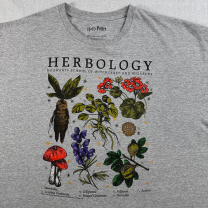 00s 映画 ハリーポッター 薬草学 HERBOLOGY Tシャツ ホグワーツ グレー マンドレイク Harry Potter m-u-2505-021