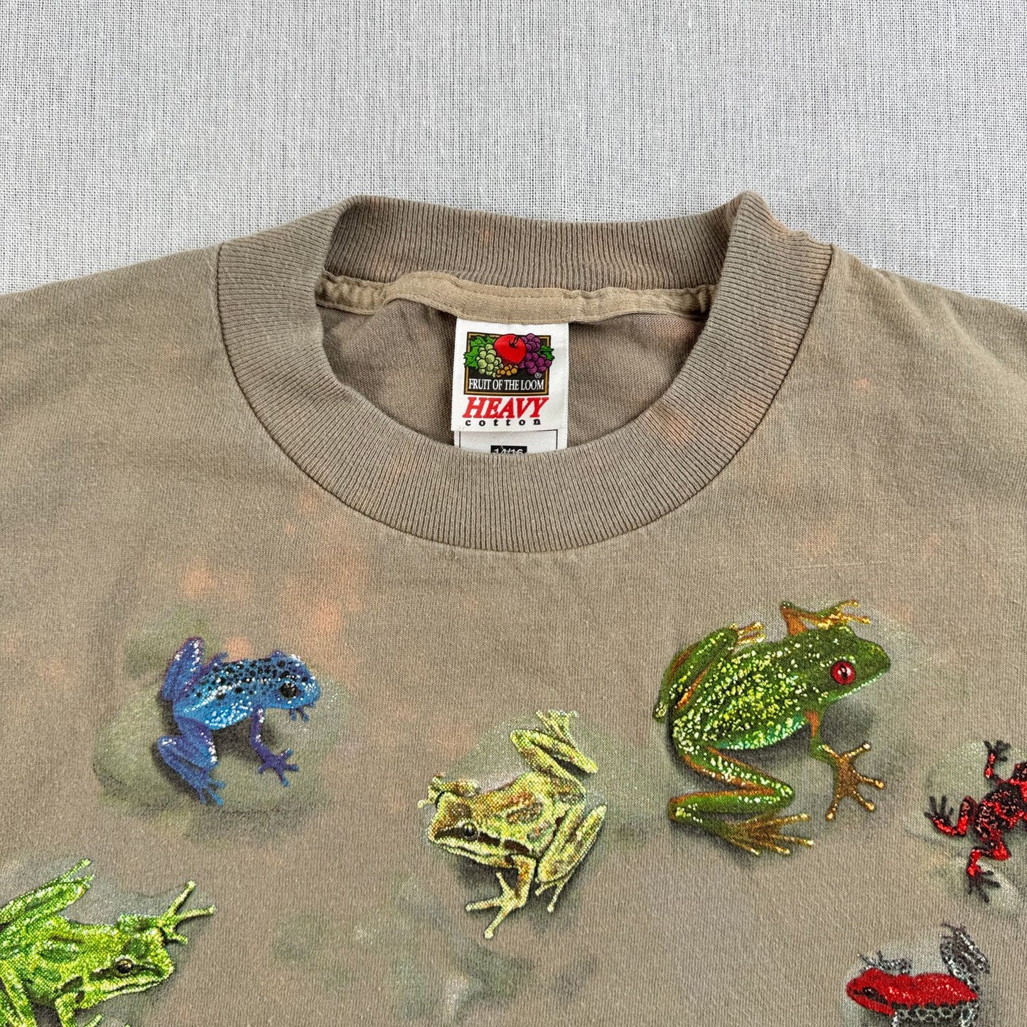 90s カエル 爬虫類 Tシャツ 総柄 両面プリント 蛙 カーキ a-u-2505-019
