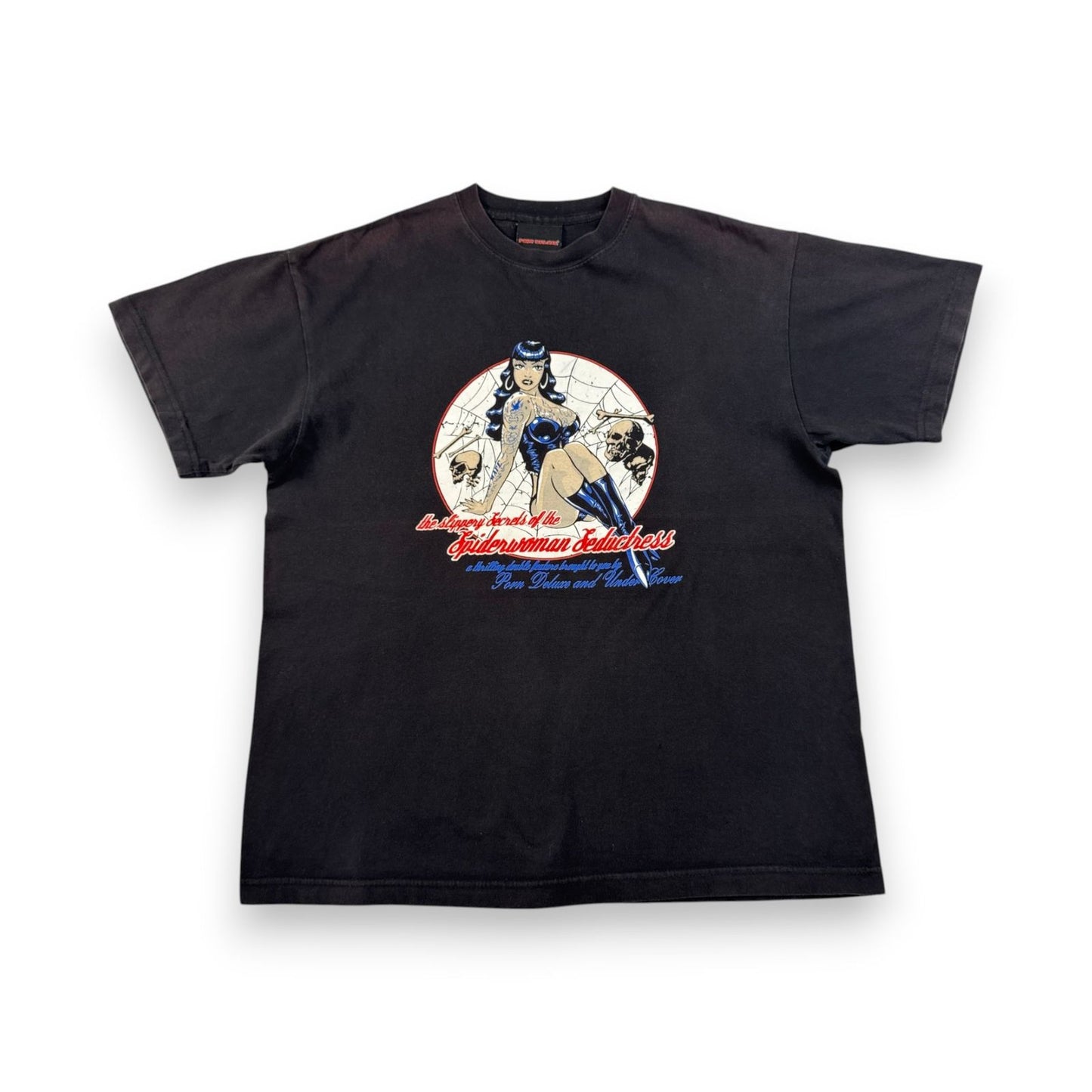 90s 00s ベティペイジ Fashion Victim PORN DELUXE Tシャツ Spiderwoman Seductress ローブロウアート ピンナップガール M o-u-2505-043