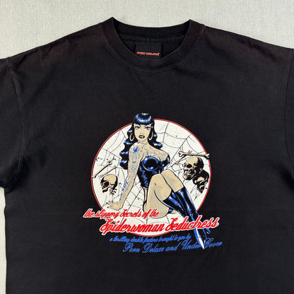 90s 00s ベティペイジ Fashion Victim PORN DELUXE Tシャツ Spiderwoman Seductress ローブロウアート ピンナップガール M o-u-2505-043