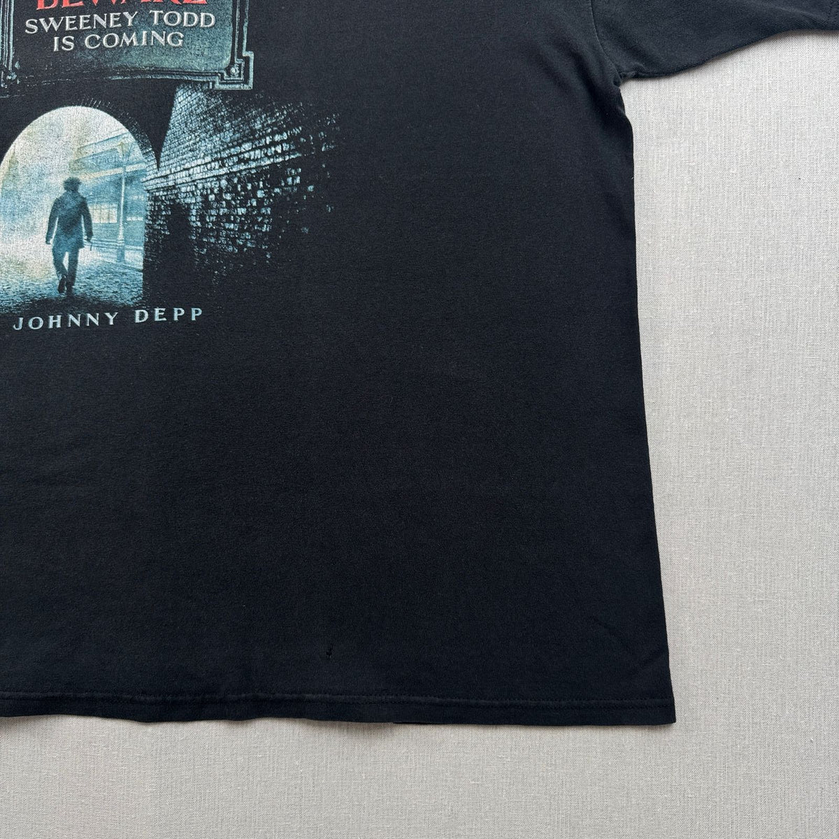 00s 映画T スウィーニー トッド ジョニーデップ Sweeney Todd Johnny Depp BEWARE 2XL フリート街の悪魔の理髪師 ムービー ティムバートン監督 ホラー シザーハンズ 2603-0179