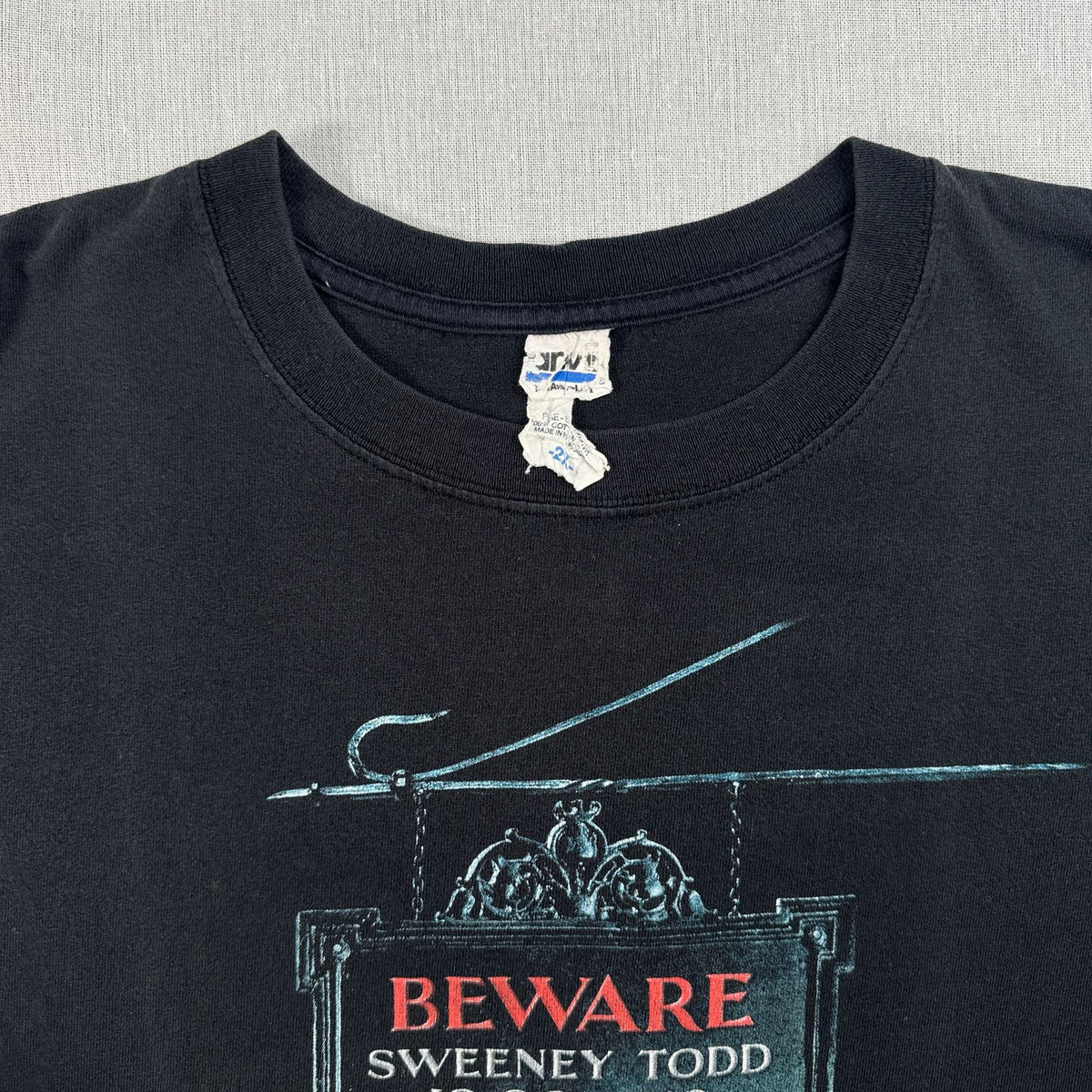 00s 映画T スウィーニー トッド ジョニーデップ Sweeney Todd Johnny Depp BEWARE 2XL フリート街の悪魔の理髪師 ムービー ティムバートン監督 ホラー シザーハンズ 2603-0179