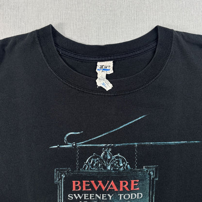 00s 映画T スウィーニー トッド ジョニーデップ Sweeney Todd Johnny Depp BEWARE 2XL フリート街の悪魔の理髪師 ムービー ティムバートン監督 ホラー シザーハンズ 2603-0179