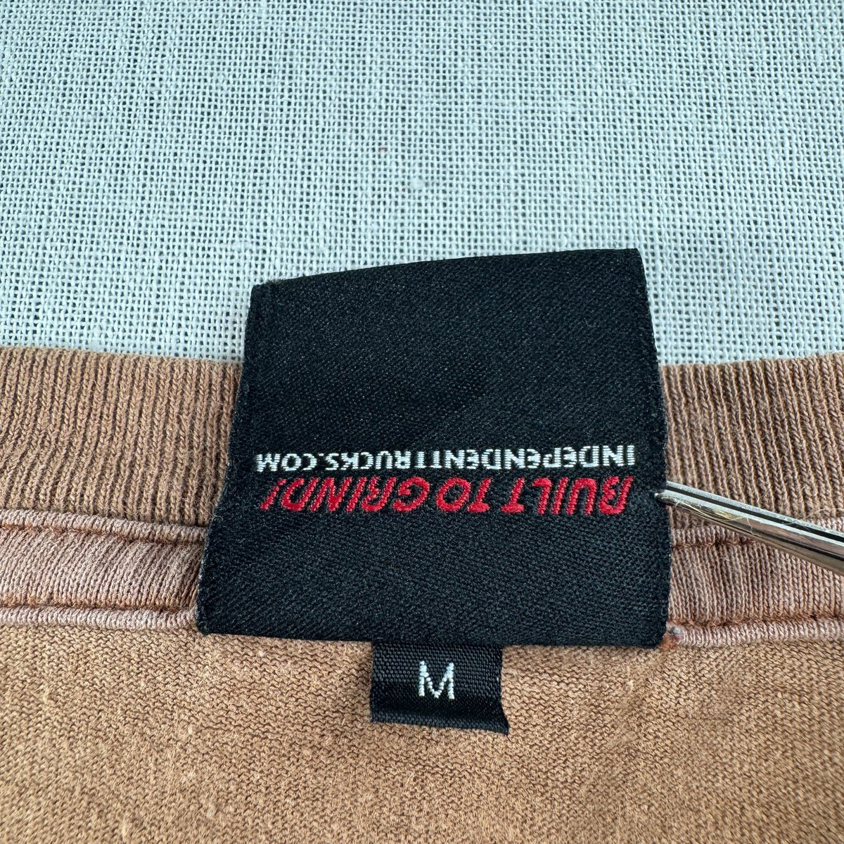 00s ロンT INDEPENDENT アイアンクロス インディペンデント 茶色 ブラウン 長袖 Tシャツ オールドスケート M 両面プリント ロゴ 2603-0201