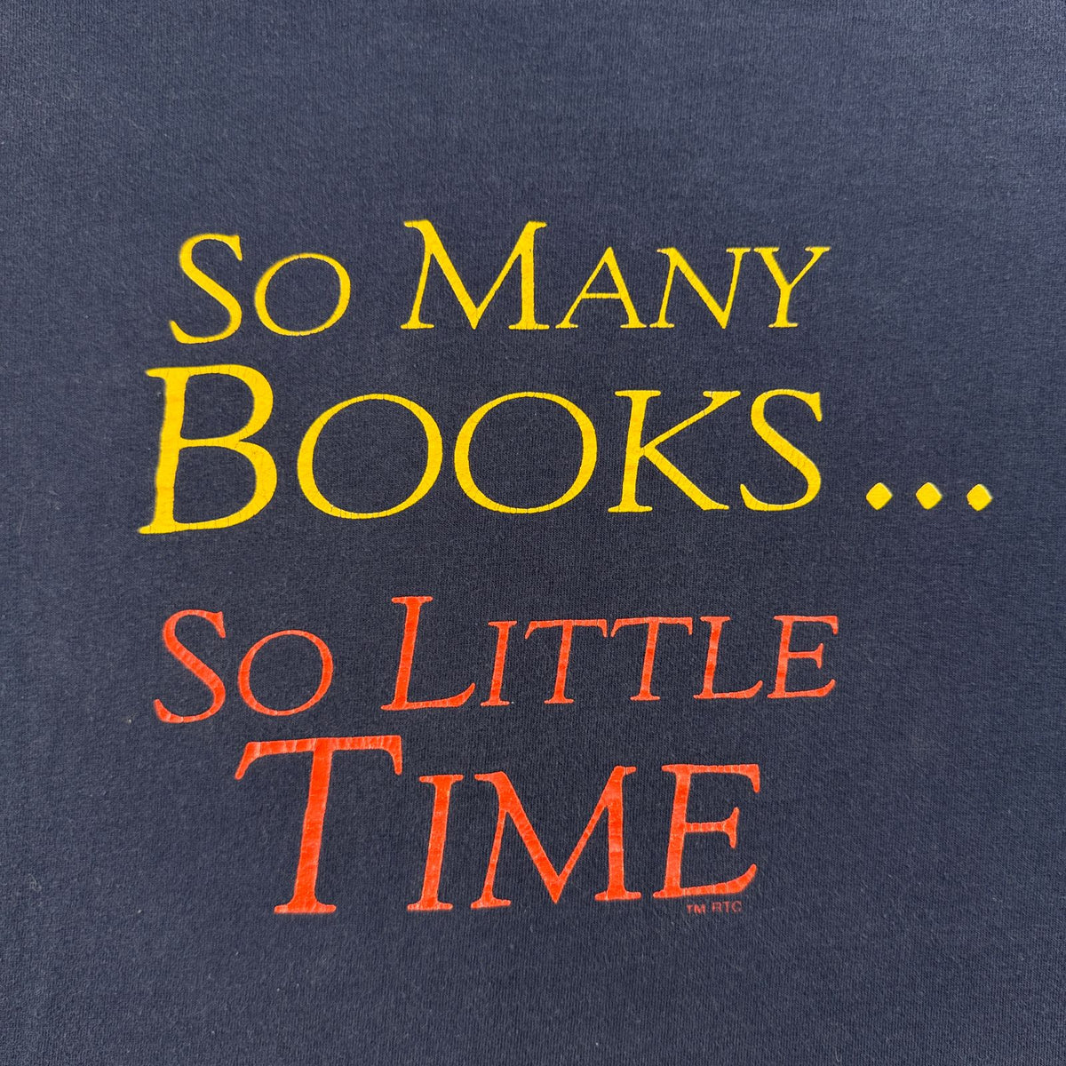 90s so many books so little time アートT Tシャツ RTC シングルステッチ ネイビー 2604-0169