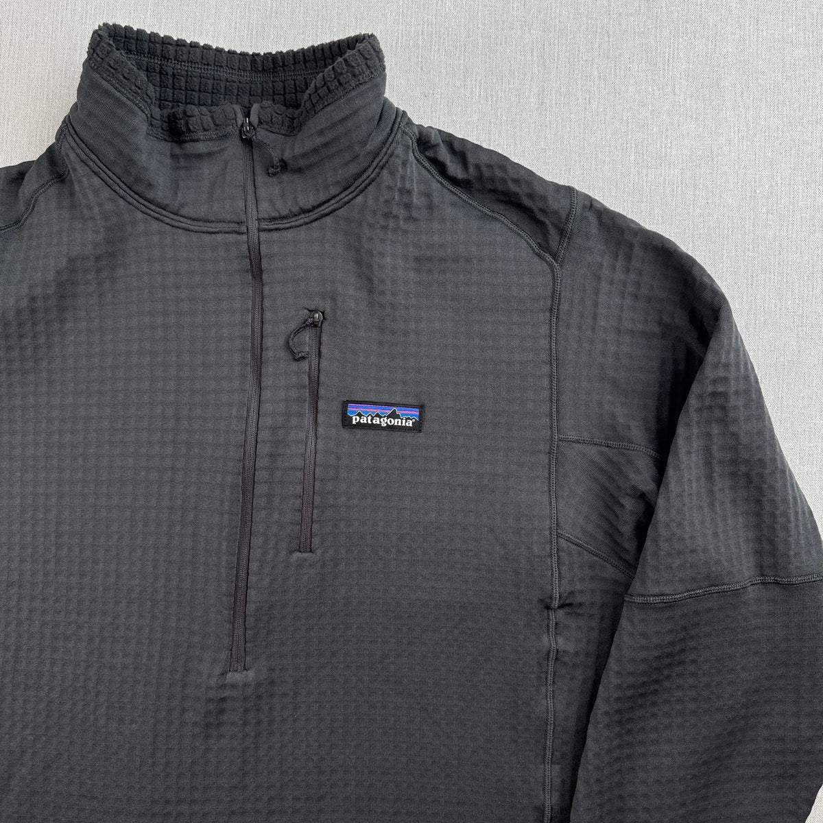 美品 Patagonia パタゴニア R1 グリッドフリース Polartec ポーラテック ハーフジップ プルオーバー 黒 ブラック 企業 L 2605-00270