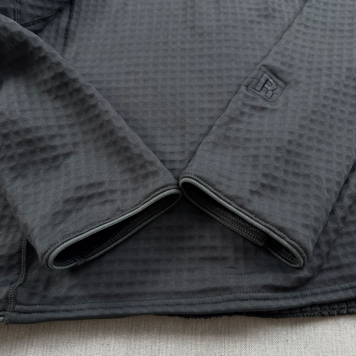 美品 Patagonia パタゴニア R1 グリッドフリース Polartec ポーラテック ハーフジップ プルオーバー 黒 ブラック 企業 L 2605-00270