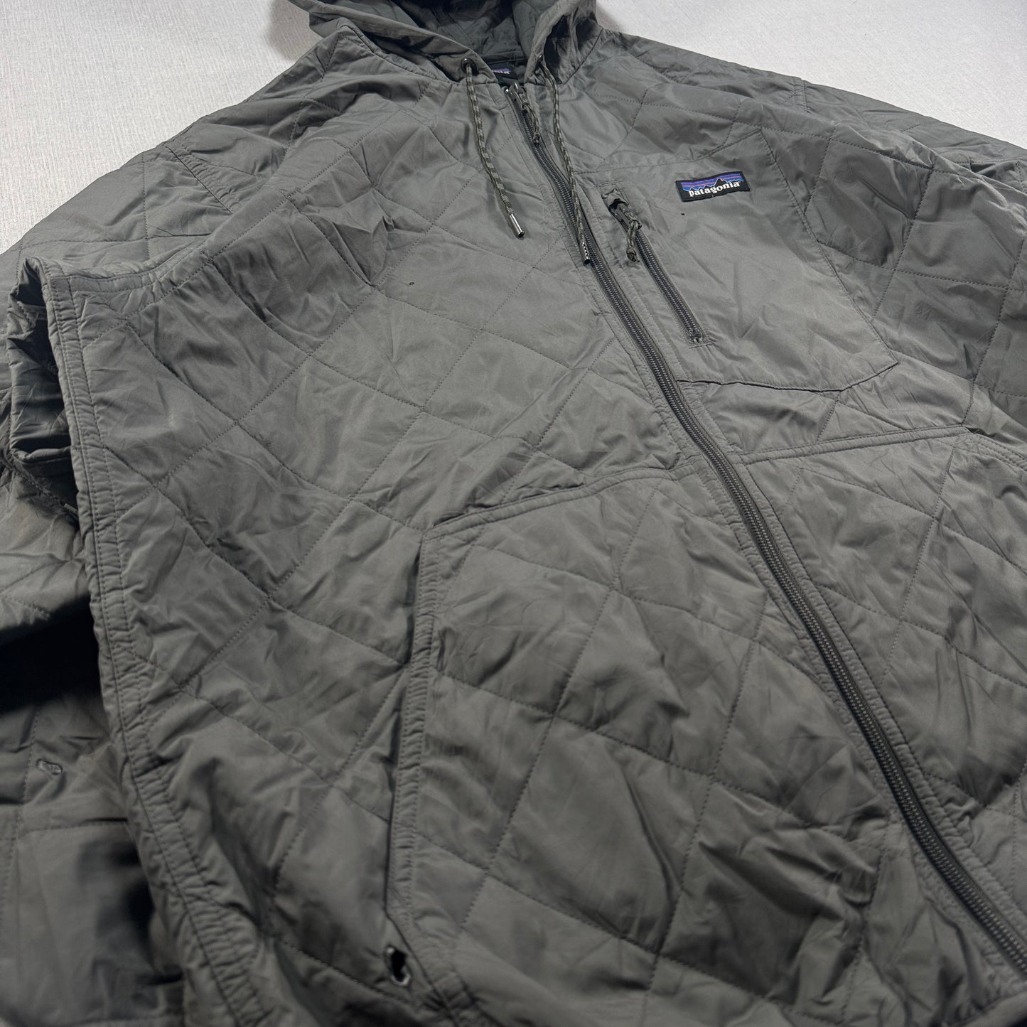 パタゴニア Patagonia ダイヤモンドキルトボマーフーディー グレー ja-u-2505-036