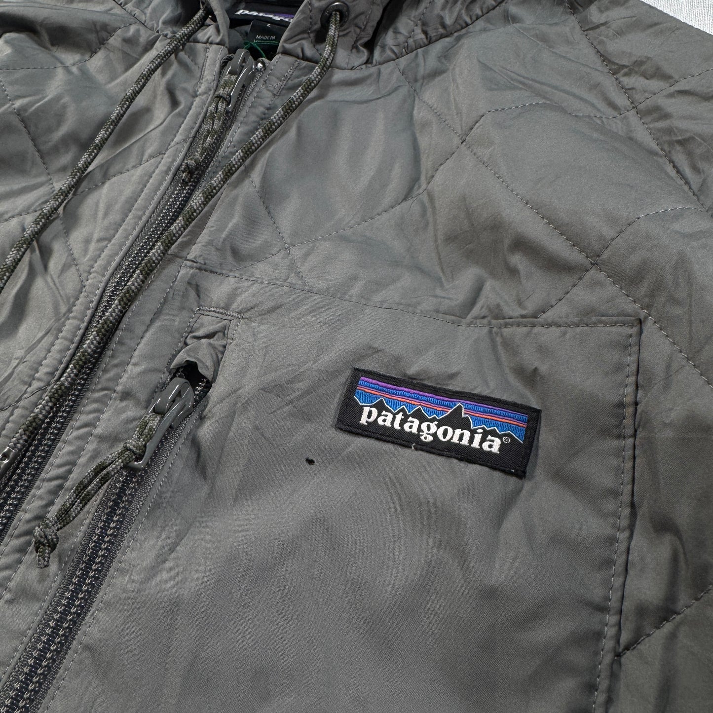 パタゴニア Patagonia ダイヤモンドキルトボマーフーディー グレー ja-u-2505-036