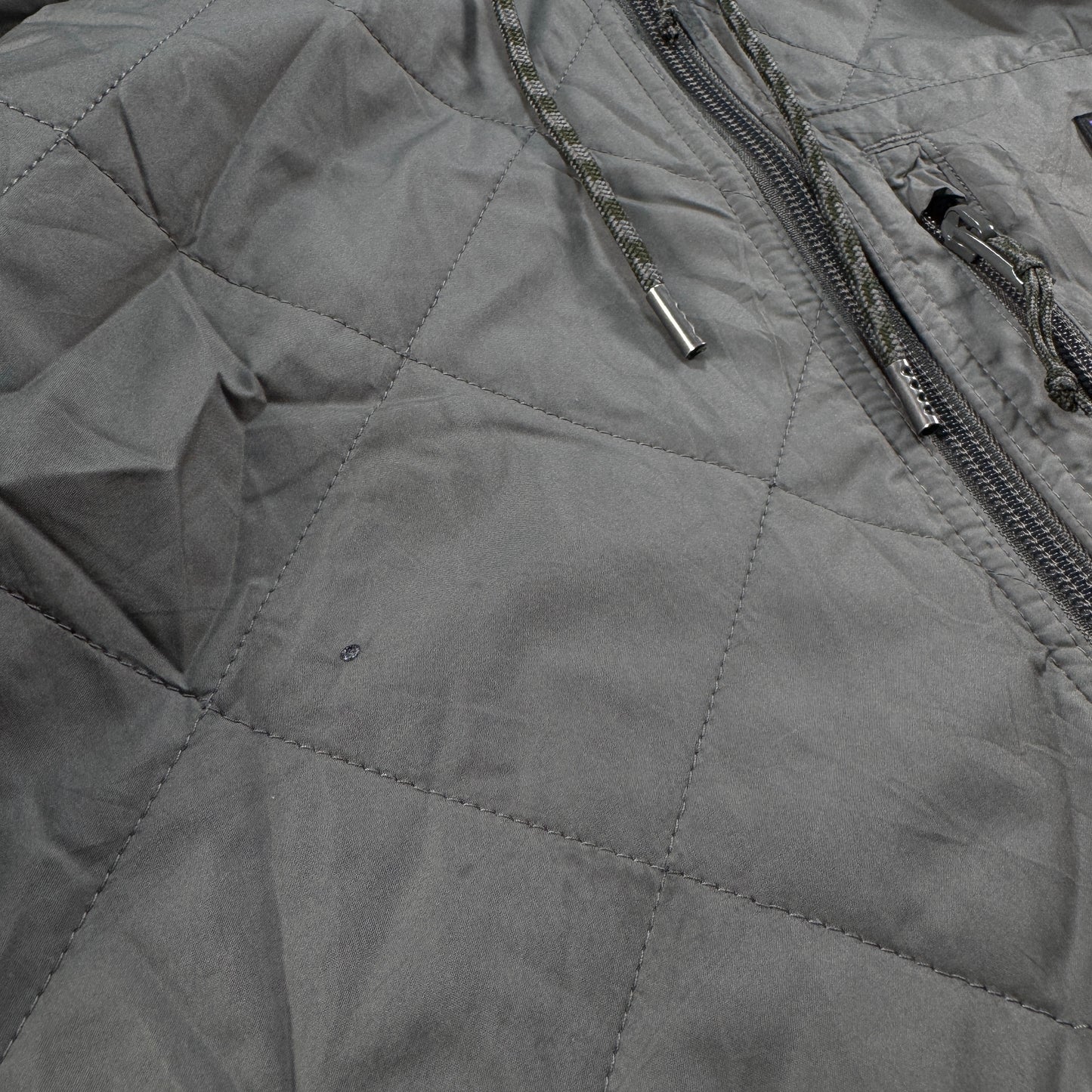 パタゴニア Patagonia ダイヤモンドキルトボマーフーディー グレー ja-u-2505-036