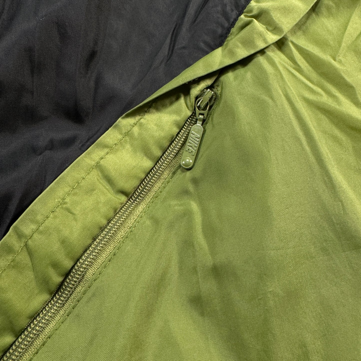 90s ナイキ NIKE ナイロンジャケット 銀タグ グリーン 大きめ ja-u-2505-048