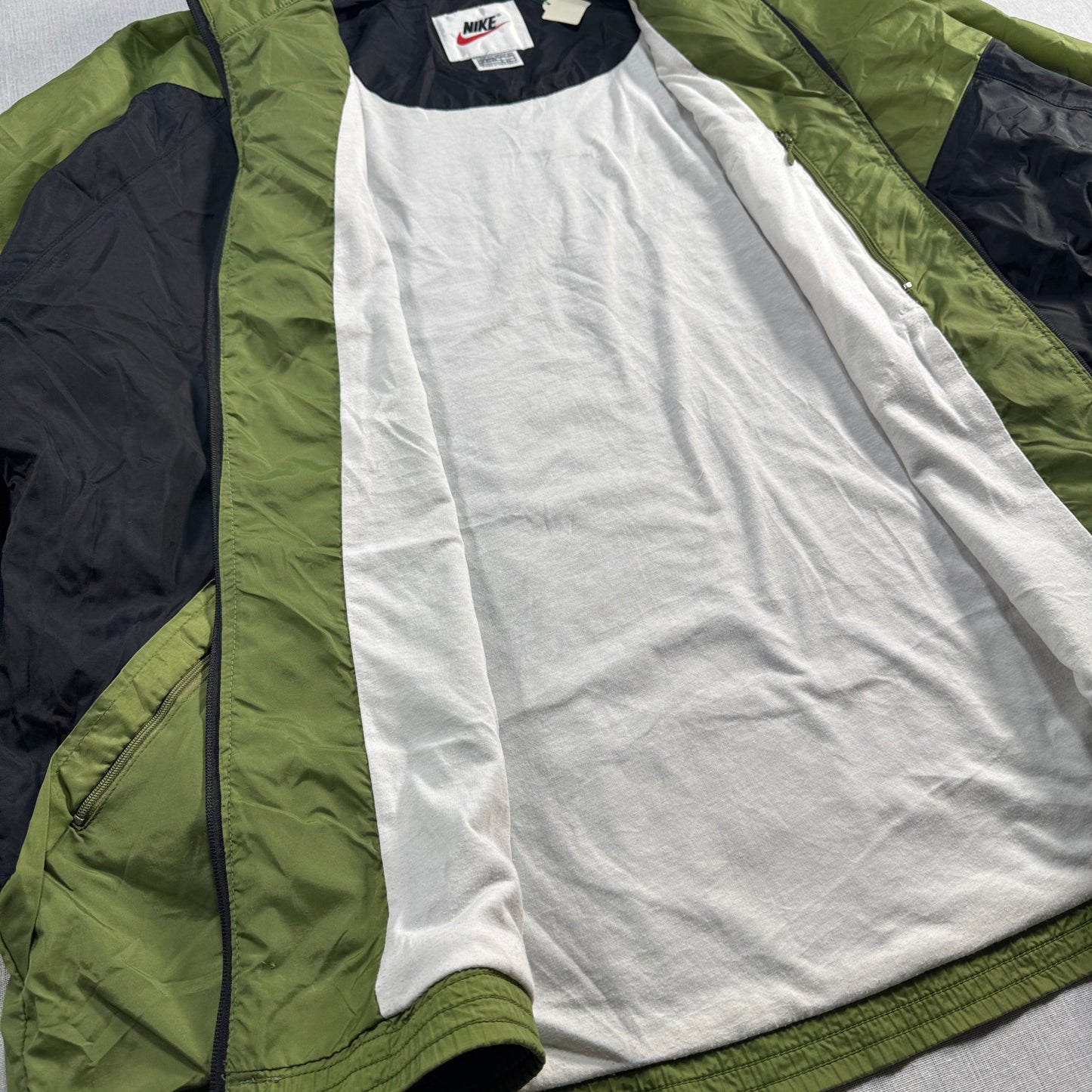90s ナイキ NIKE ナイロンジャケット 銀タグ グリーン 大きめ ja-u-2505-048