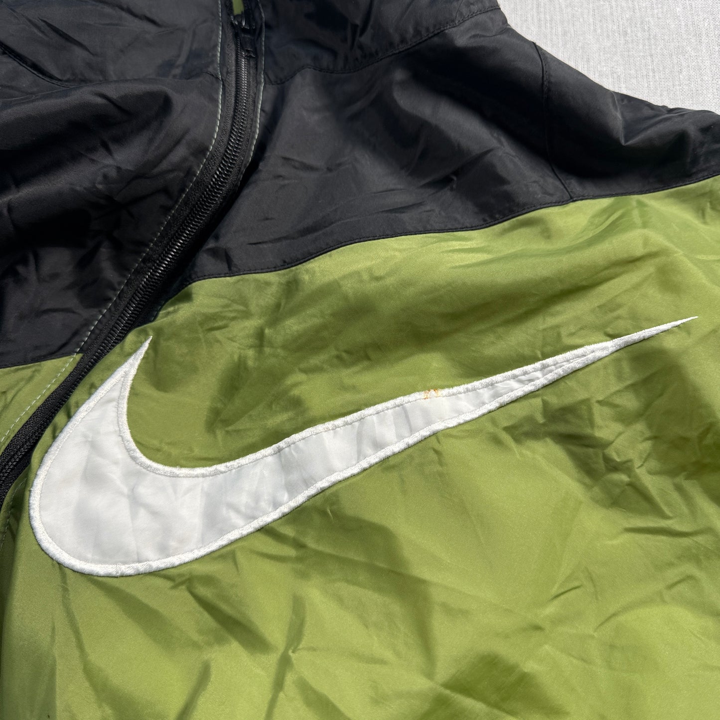 90s ナイキ NIKE ナイロンジャケット 銀タグ グリーン 大きめ ja-u-2505-048