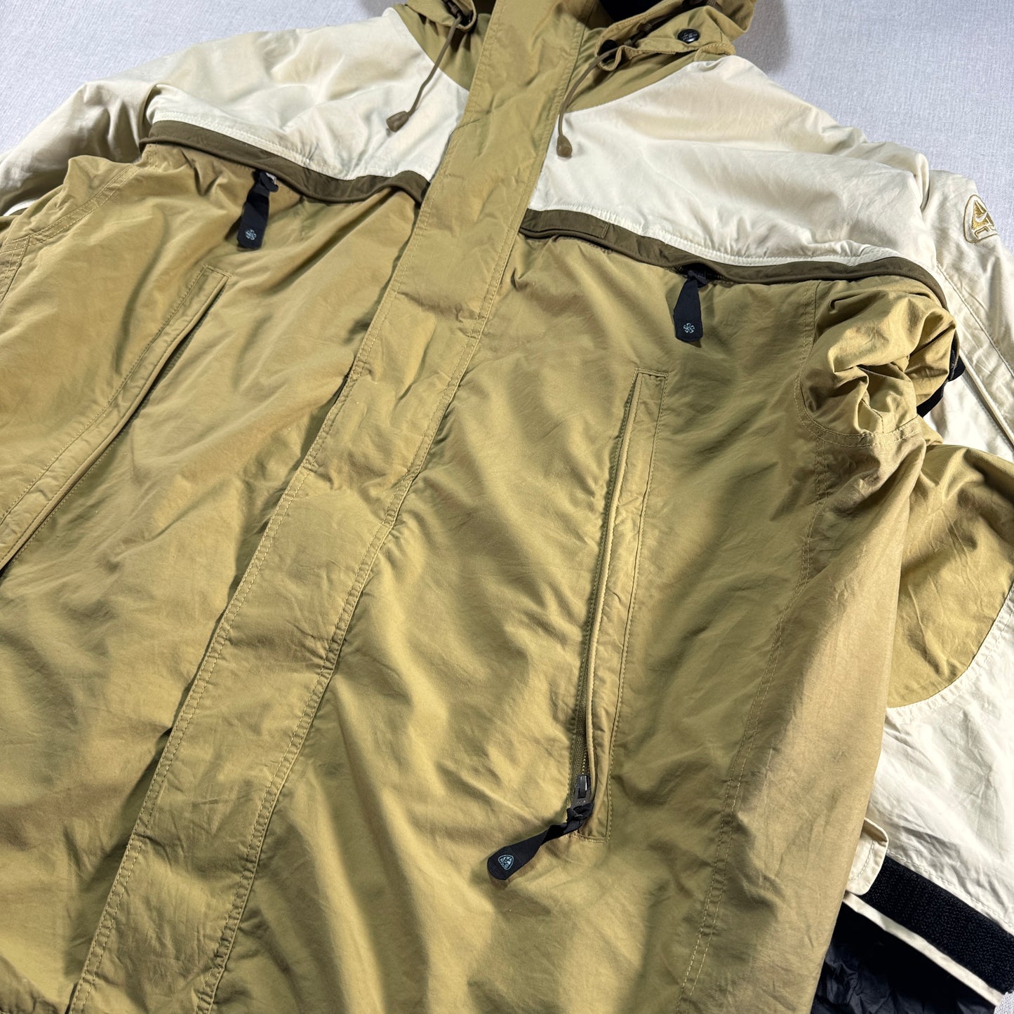 90s Nike ナイキ ACG テック ナイロンジャケット ベージュ L ja-2603-033