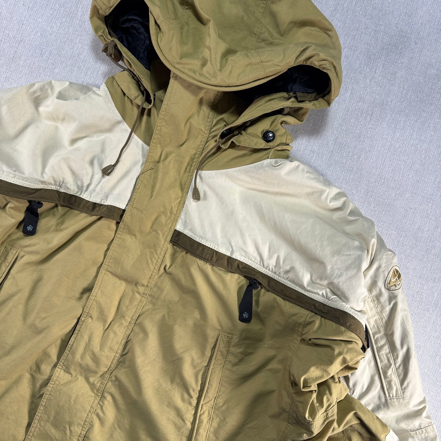 90s Nike ナイキ ACG テック ナイロンジャケット ベージュ L ja-2603-033