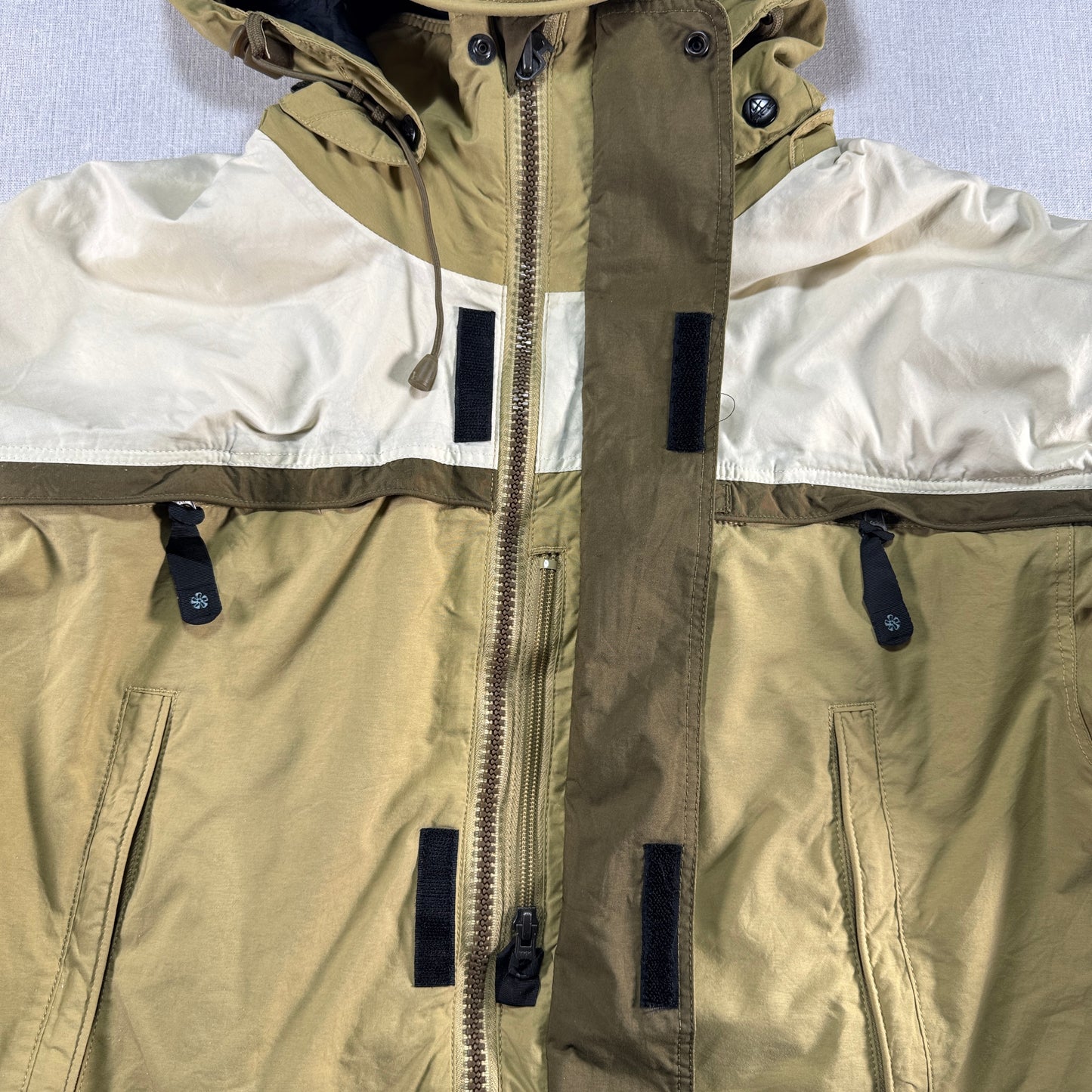 90s Nike ナイキ ACG テック ナイロンジャケット ベージュ L ja-2603-033