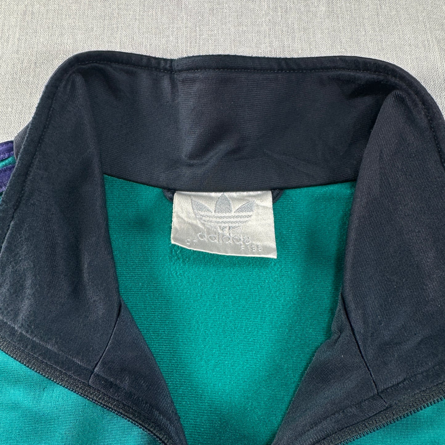 80s adidas トラックジャケット 黒 刺繍 銀タグ ad-u-2505-026