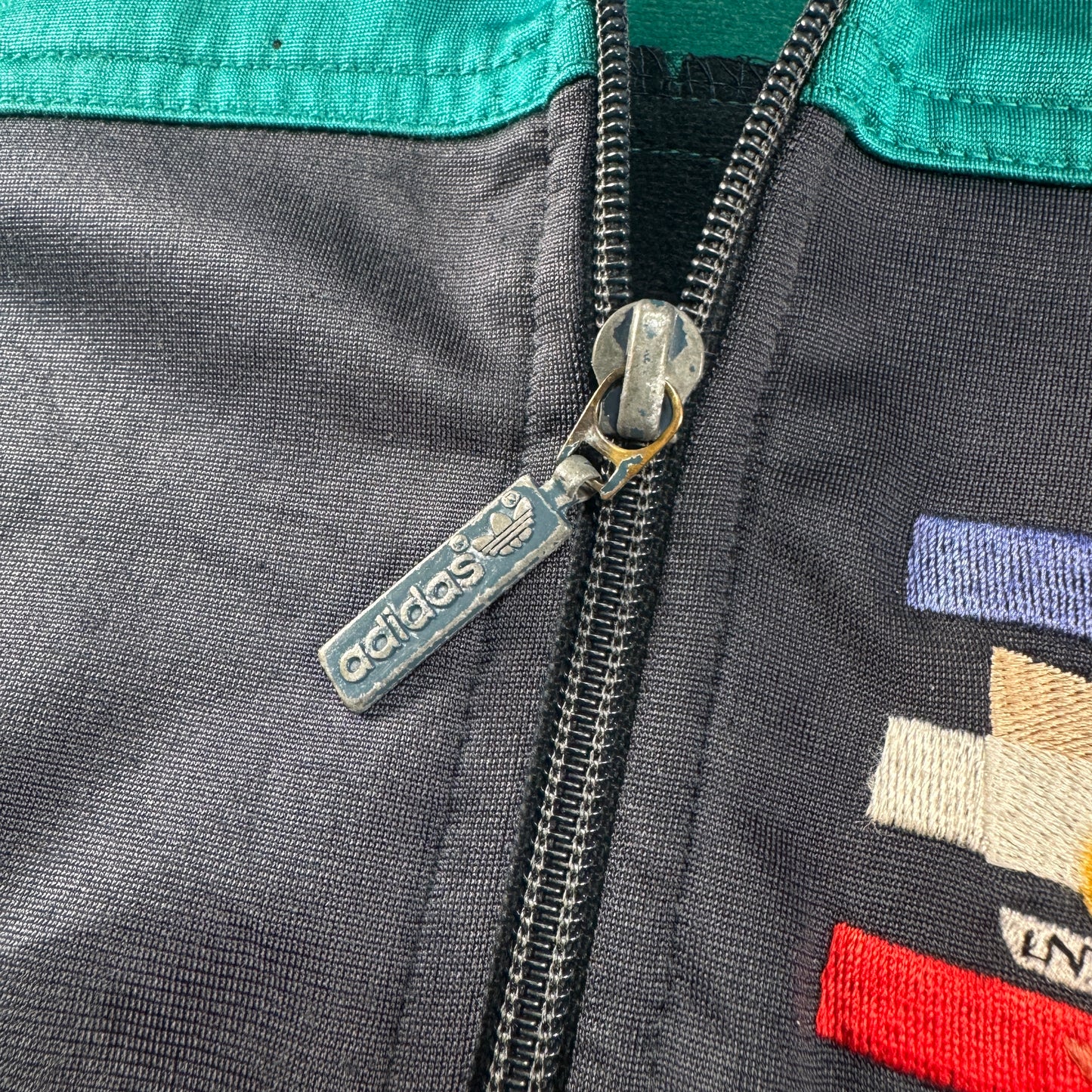 80s adidas トラックジャケット 黒 刺繍 銀タグ ad-u-2505-026