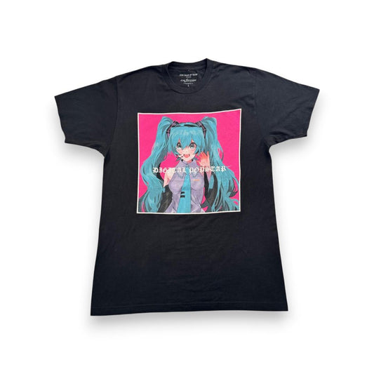 00s HATSUNE MIKU オールドイングリッシュ Tシャツ ch-u-2505-032